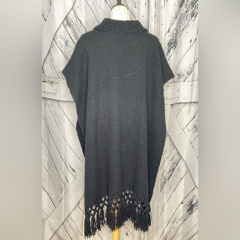 Black knit long fringed poncho OS - Picture 3 of 6